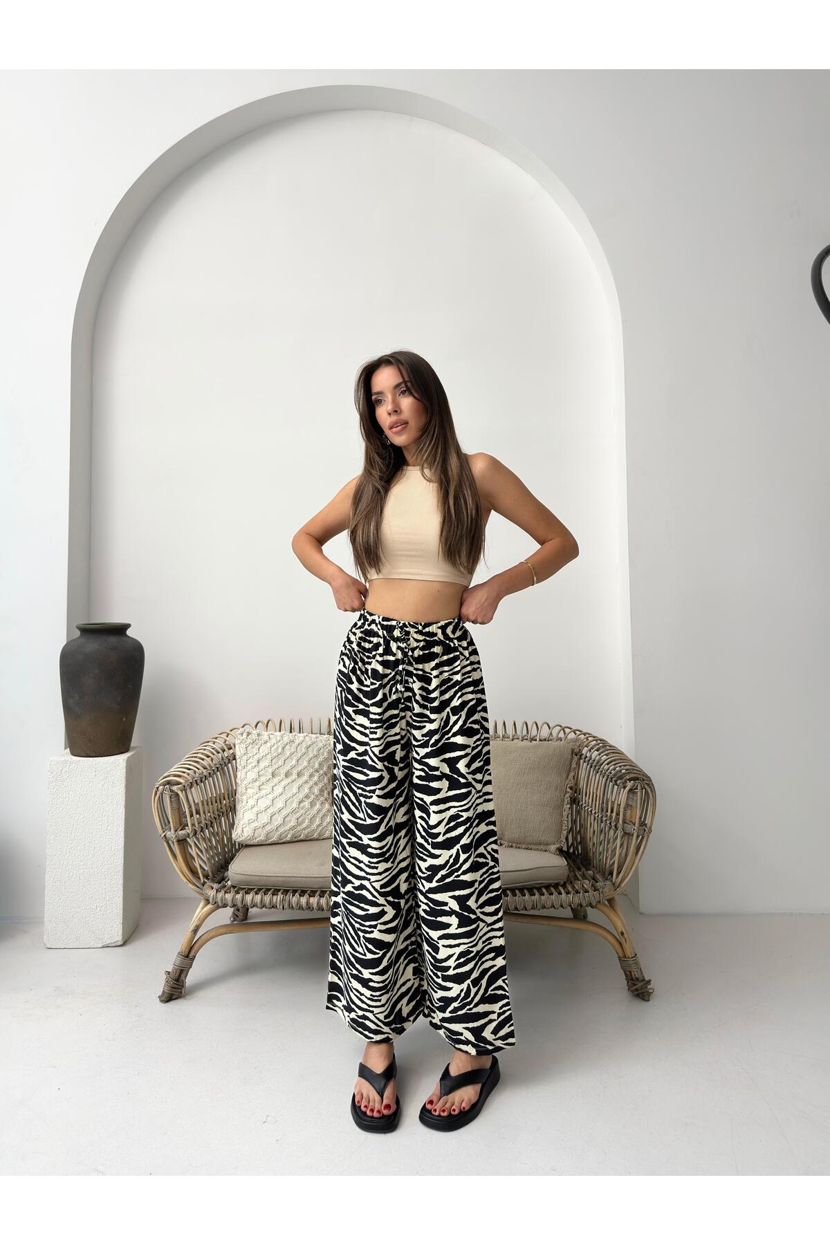 Siyah Zebra Desenli Bol Paça Pantolon