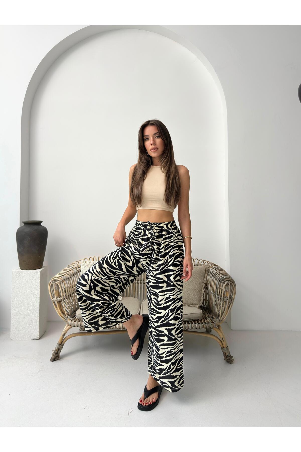 Siyah Zebra Desenli Bol Paça Pantolon