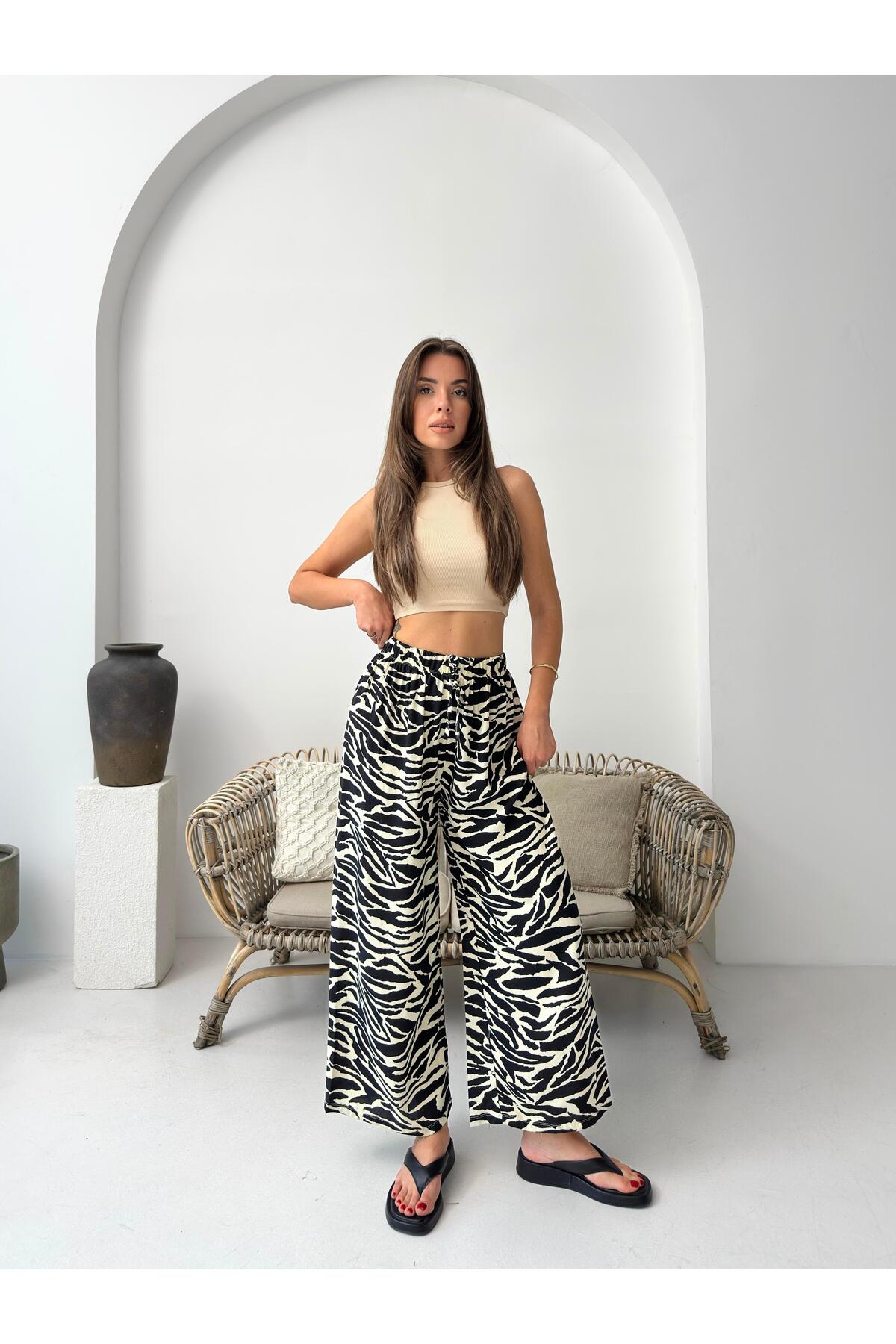 Siyah Zebra Desenli Bol Paça Pantolon