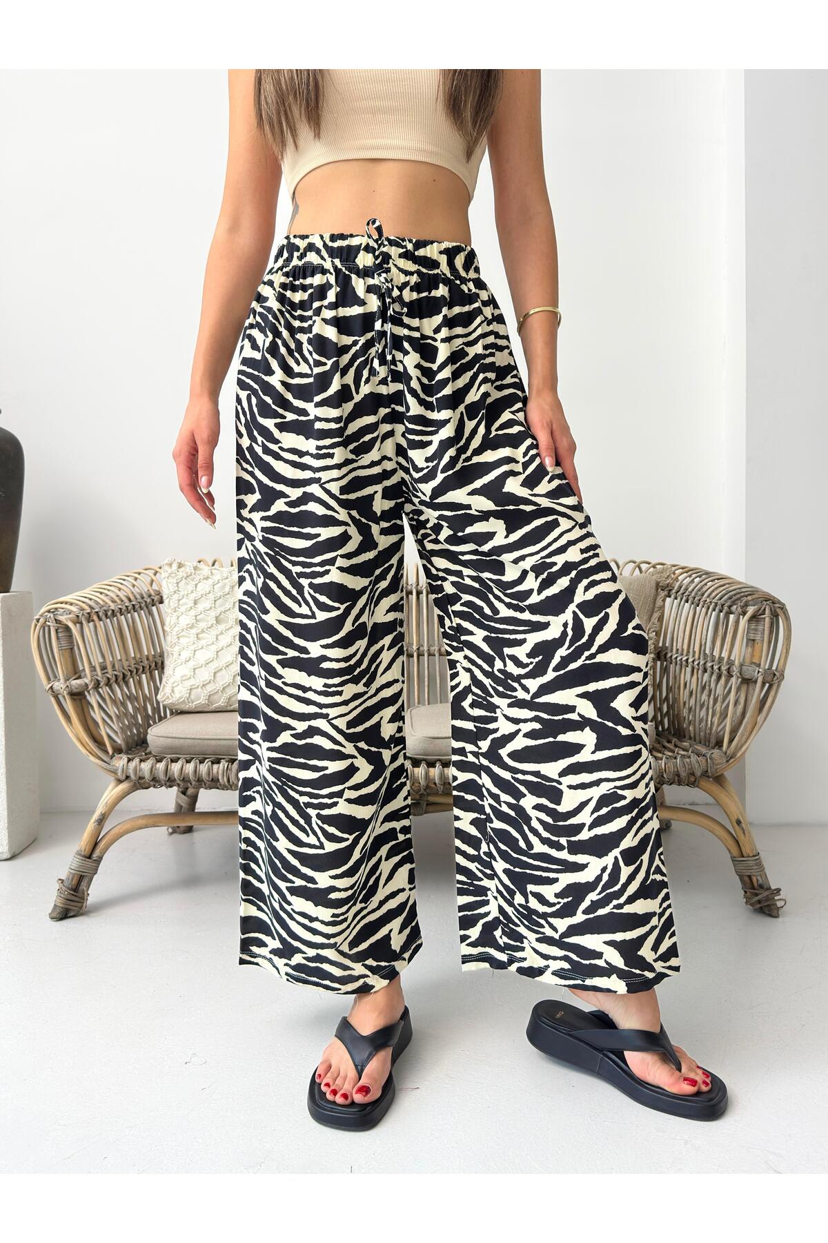 Siyah Zebra Desenli Bol Paça Pantolon