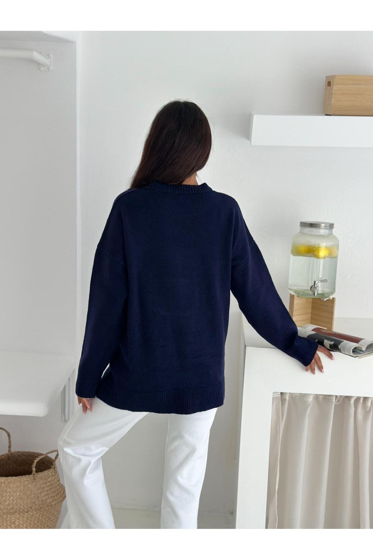 Tavşan Figürlü Oversize Bisiklet Yaka Triko Kazak