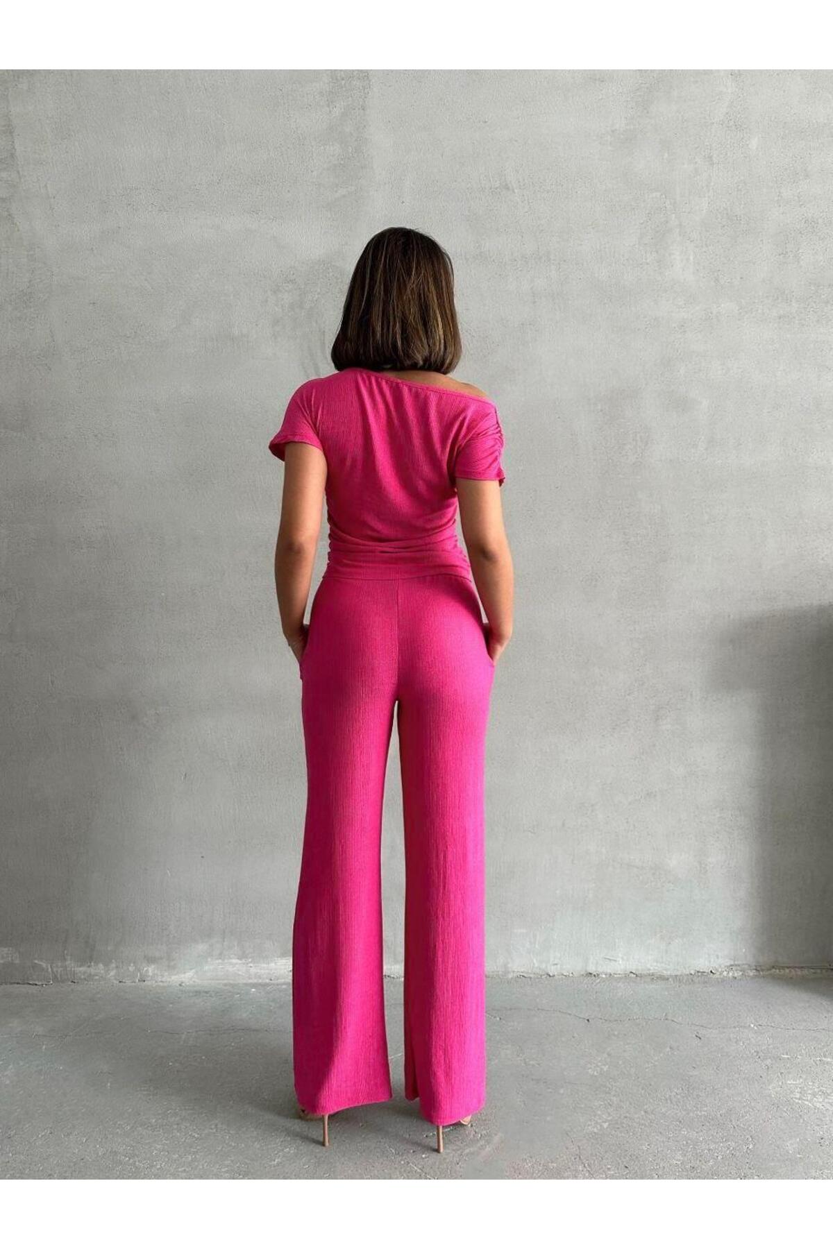 Tek Omuz Crop ve Bol Paça Pantolon Takım