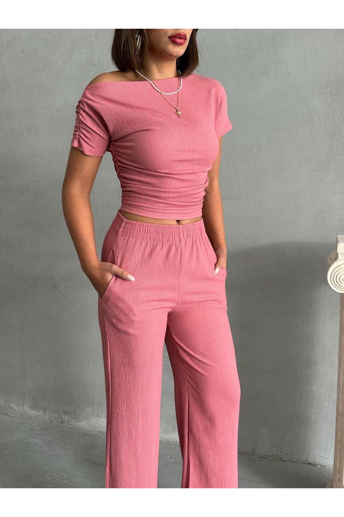 Tek Omuz Crop ve Bol Paça Pantolon Takım