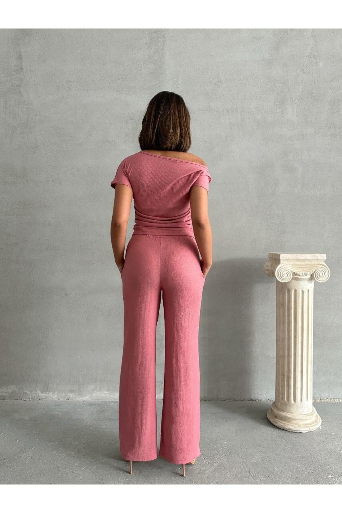 Tek Omuz Crop ve Bol Paça Pantolon Takım