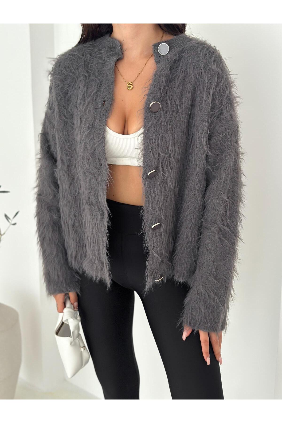 Tüylü Dokulu Bisiklet Yaka Büyük Düğmeli Triko Hırka