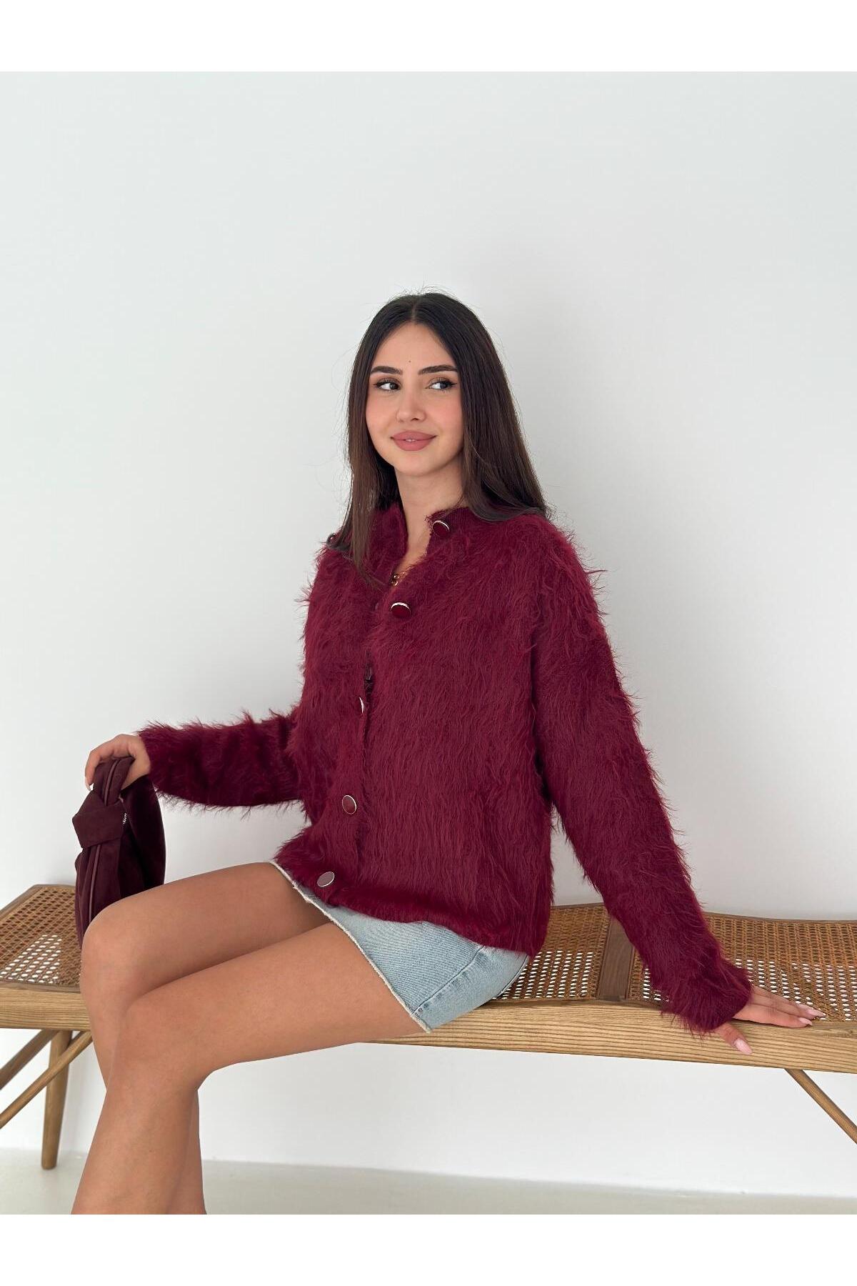 Tüylü Dokulu Bisiklet Yaka Büyük Düğmeli Triko Hırka