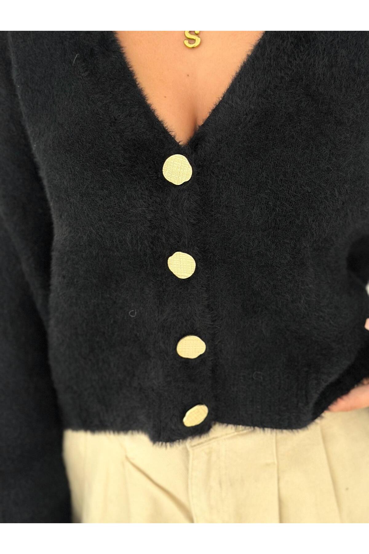 Yumuşak Dokulu V Yaka Gold Düğmeli Triko Hırka