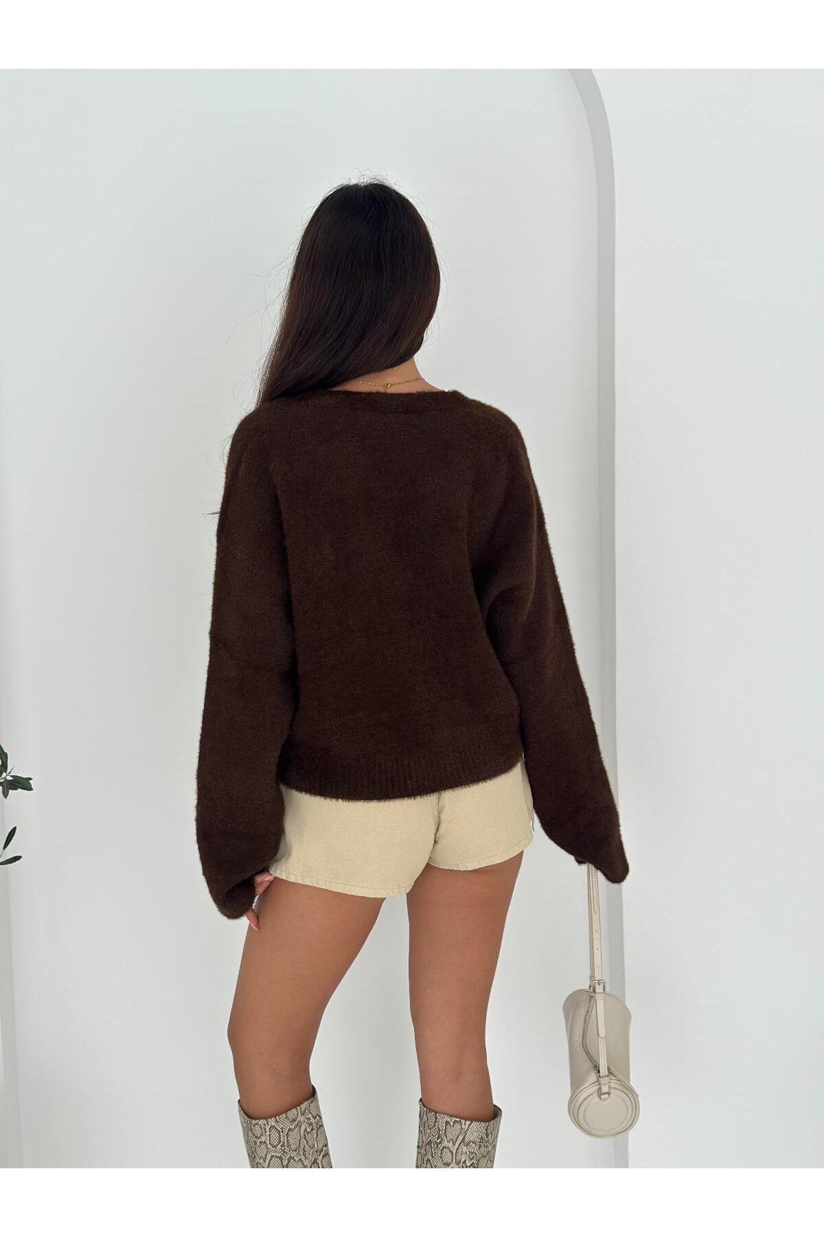 Yumuşak Dokulu V Yaka Gold Düğmeli Triko Hırka